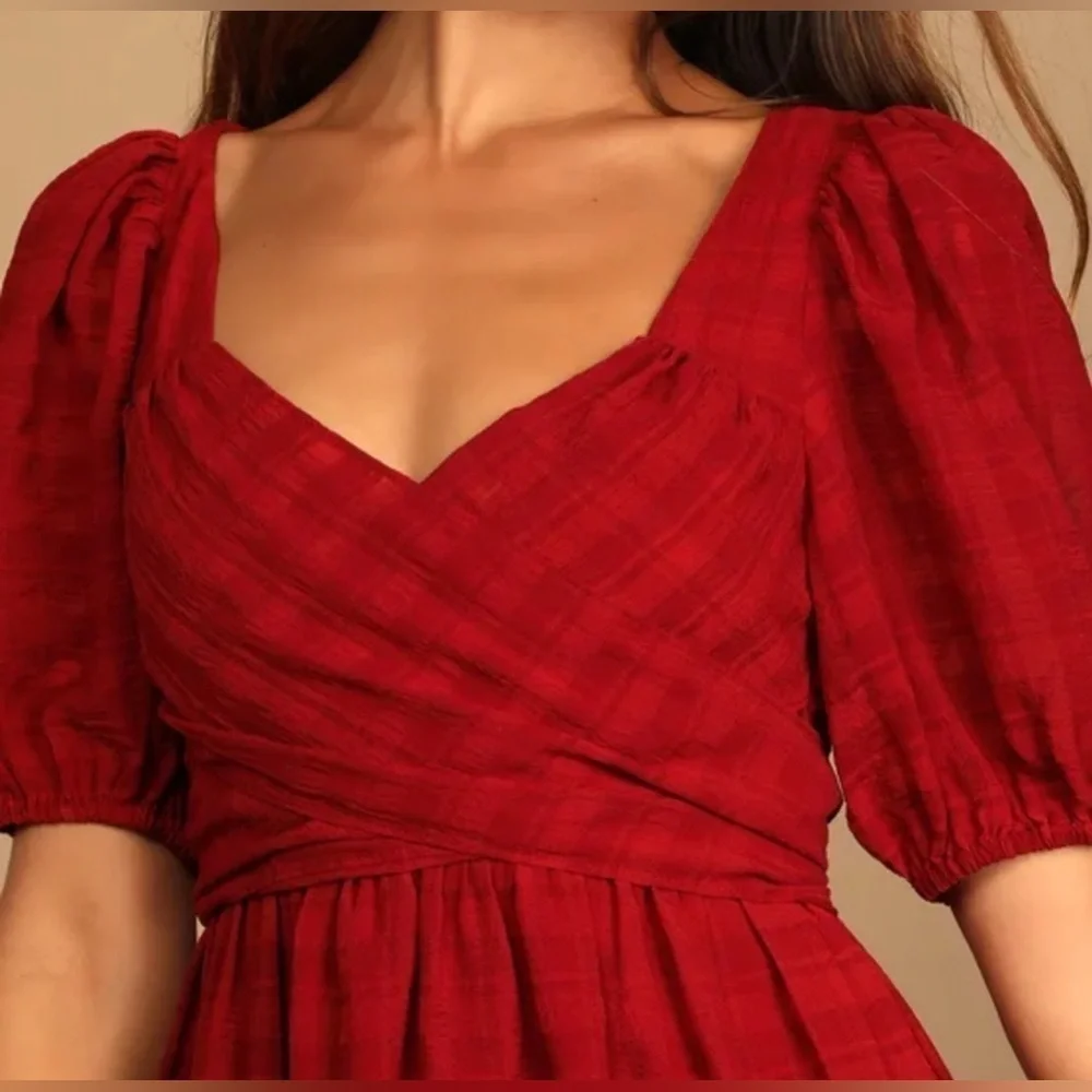 Lulus exclusive looking